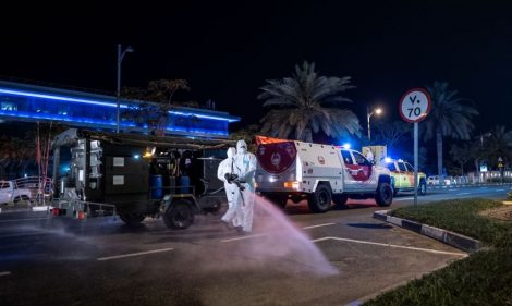 تعقيم شوارع دبي لمحاربة كورونا