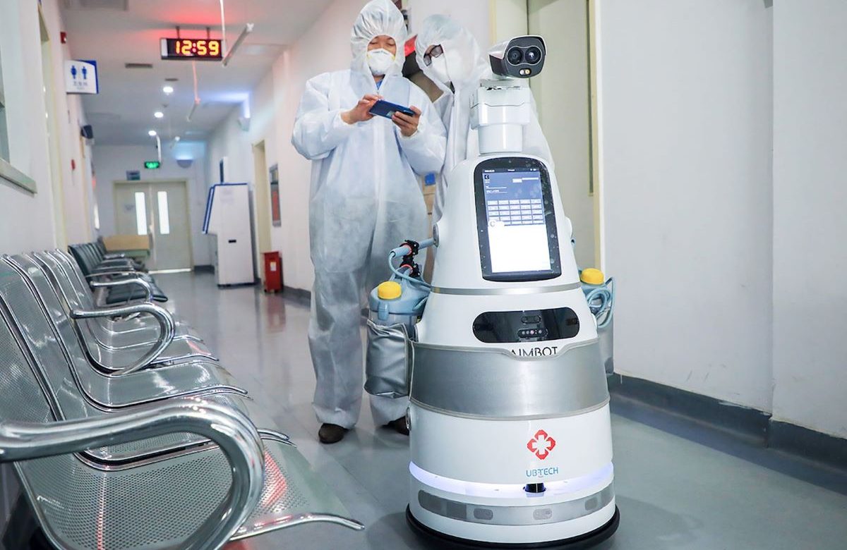 روبوت يطهر الهواء