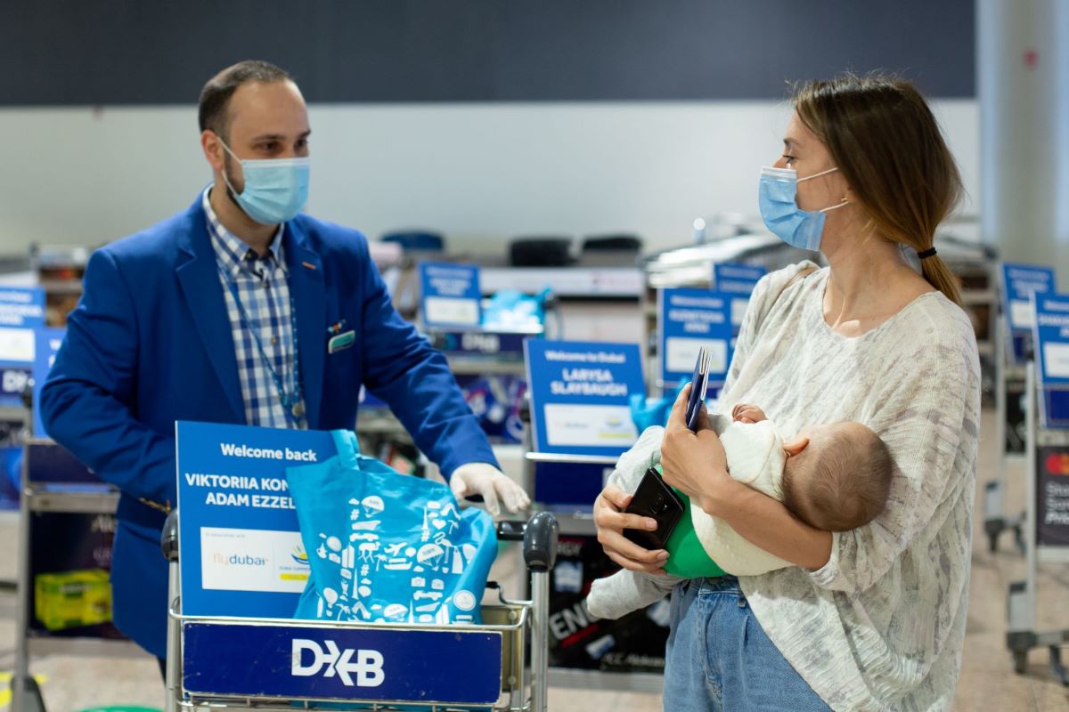 سياح قادمون على رحلة فلاي دبي