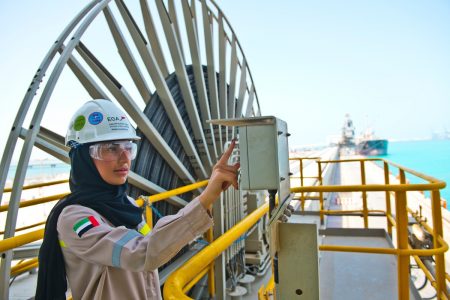 المرأة في الإمارات للألمنيوم