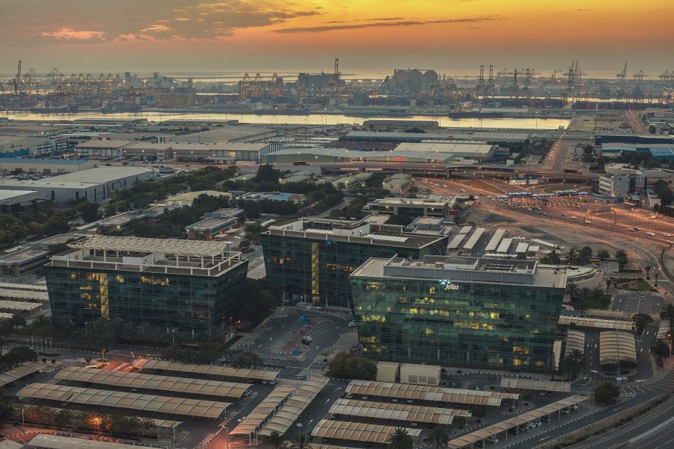 دور مهم لجبل علي في تجارة دبي الخارجية