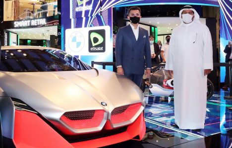 التصال مع العالم خلال القيادة