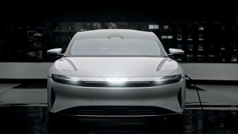 سيارة لوسيد يو إكس