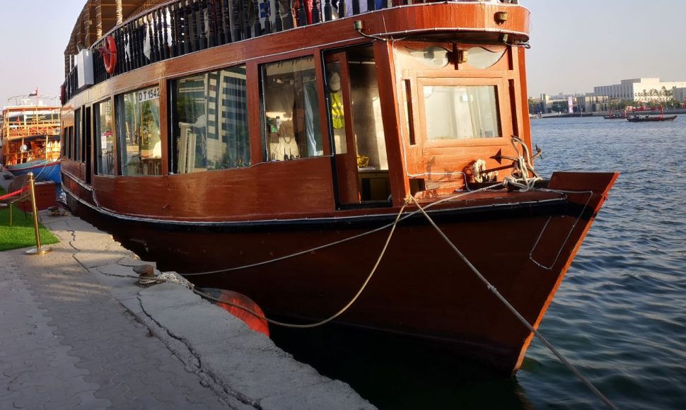 السفن الخشبية في خور دبي