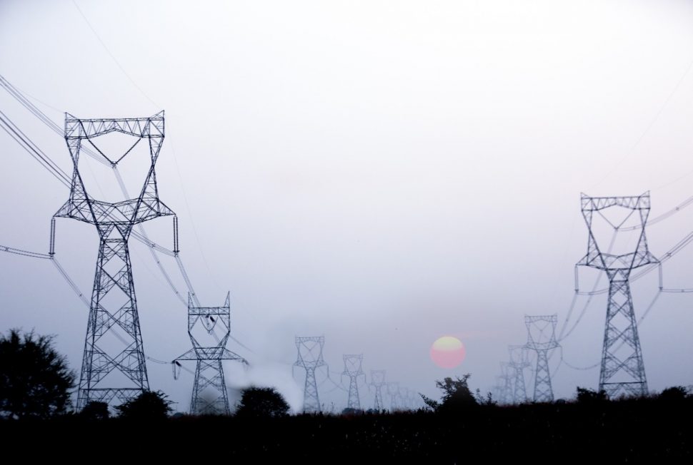 تمويل مشروع أداني للطاقة المتجددة في الهند