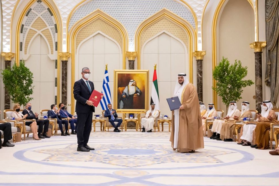 شراكة بين القابضة واليونان بقيمة 4 مليارات يورو