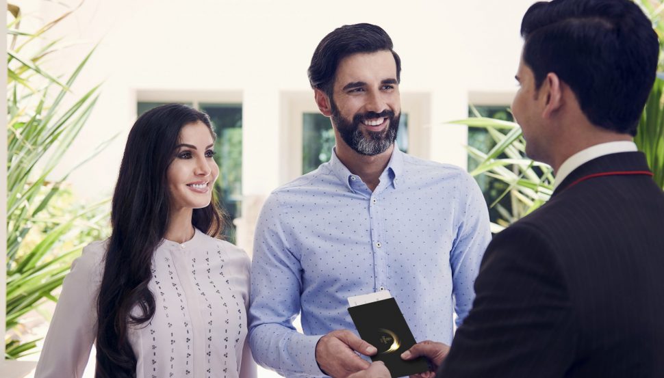 اتمام اجراءات السفر لركاب الدرجة الأولى-طيران الامارات