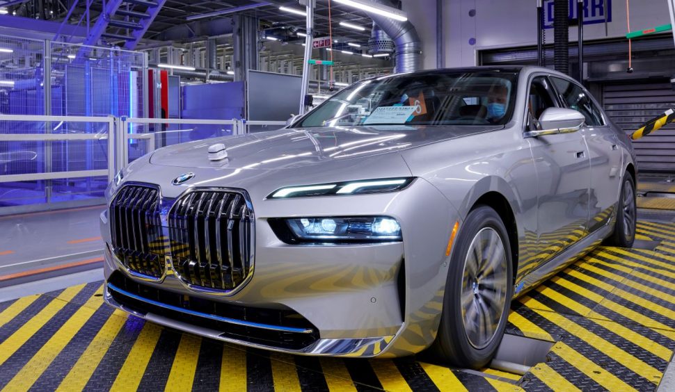 سيارة BMW i7 الكهربائية بالكامل