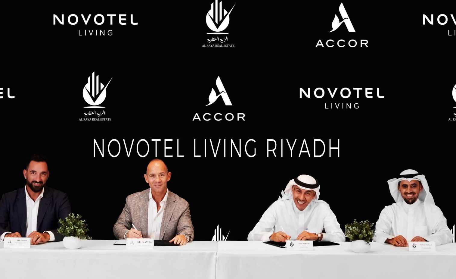 توقيع اتفاقية انشاء فندق نوفوتيل ليفينج الرياض