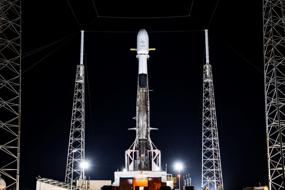 عرب سات تطلق القمر الصناعي بدر-8