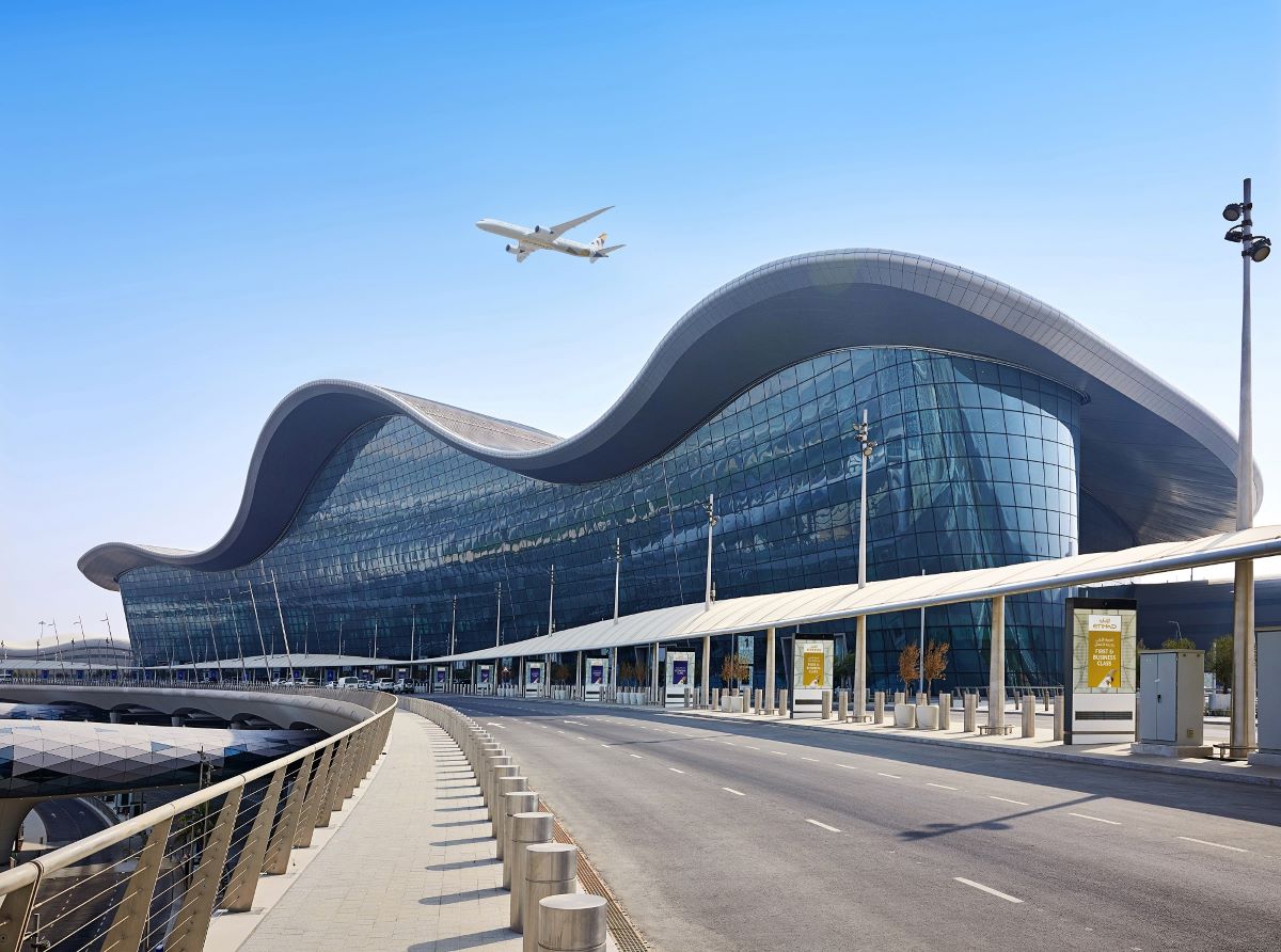 مطار زايد الدولي