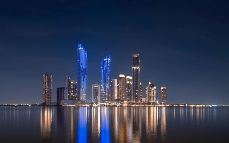 عروض باللون والموسيقا في ساحة خور دبي