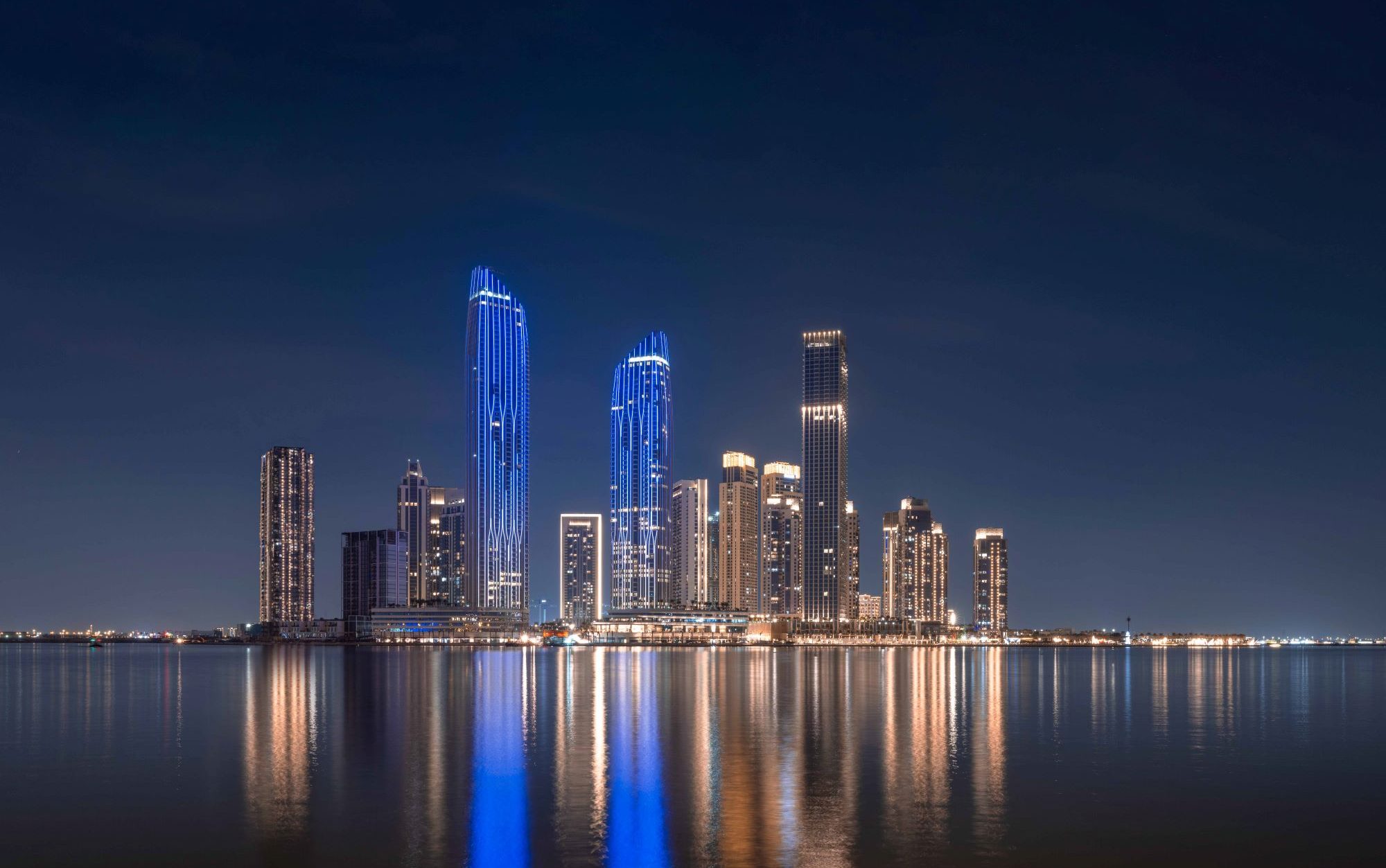 عروض باللون والموسيقا في ساحة خور دبي