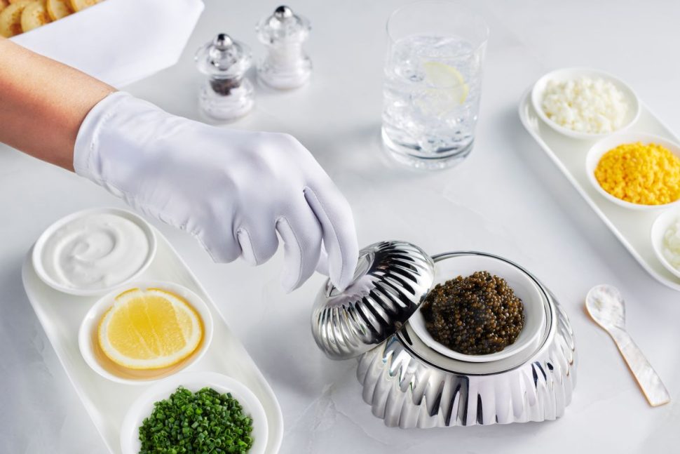 كافيار فاخر على طيران الامارات