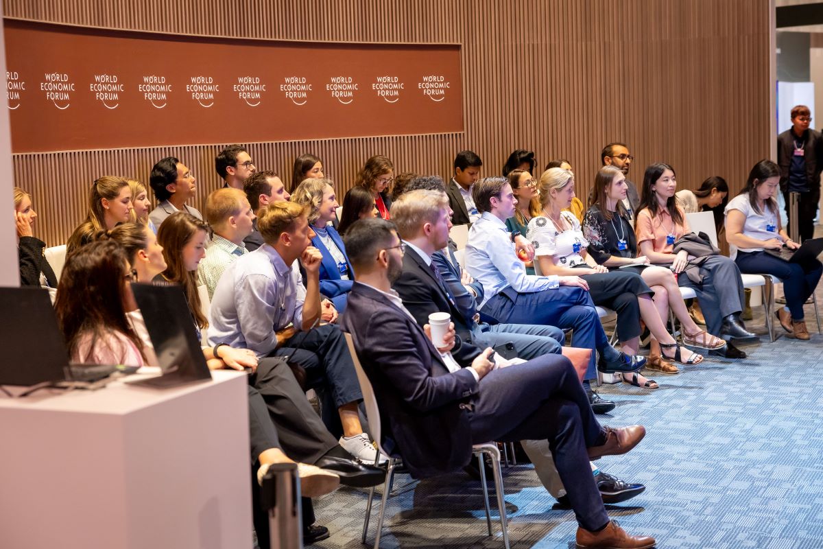 خلال جلسة لمجالس المستقبل العالمية (1)