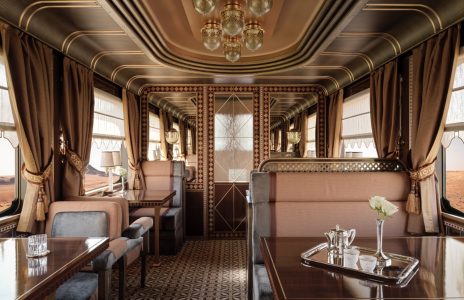 مقصورة من قطار حلم الصحراء